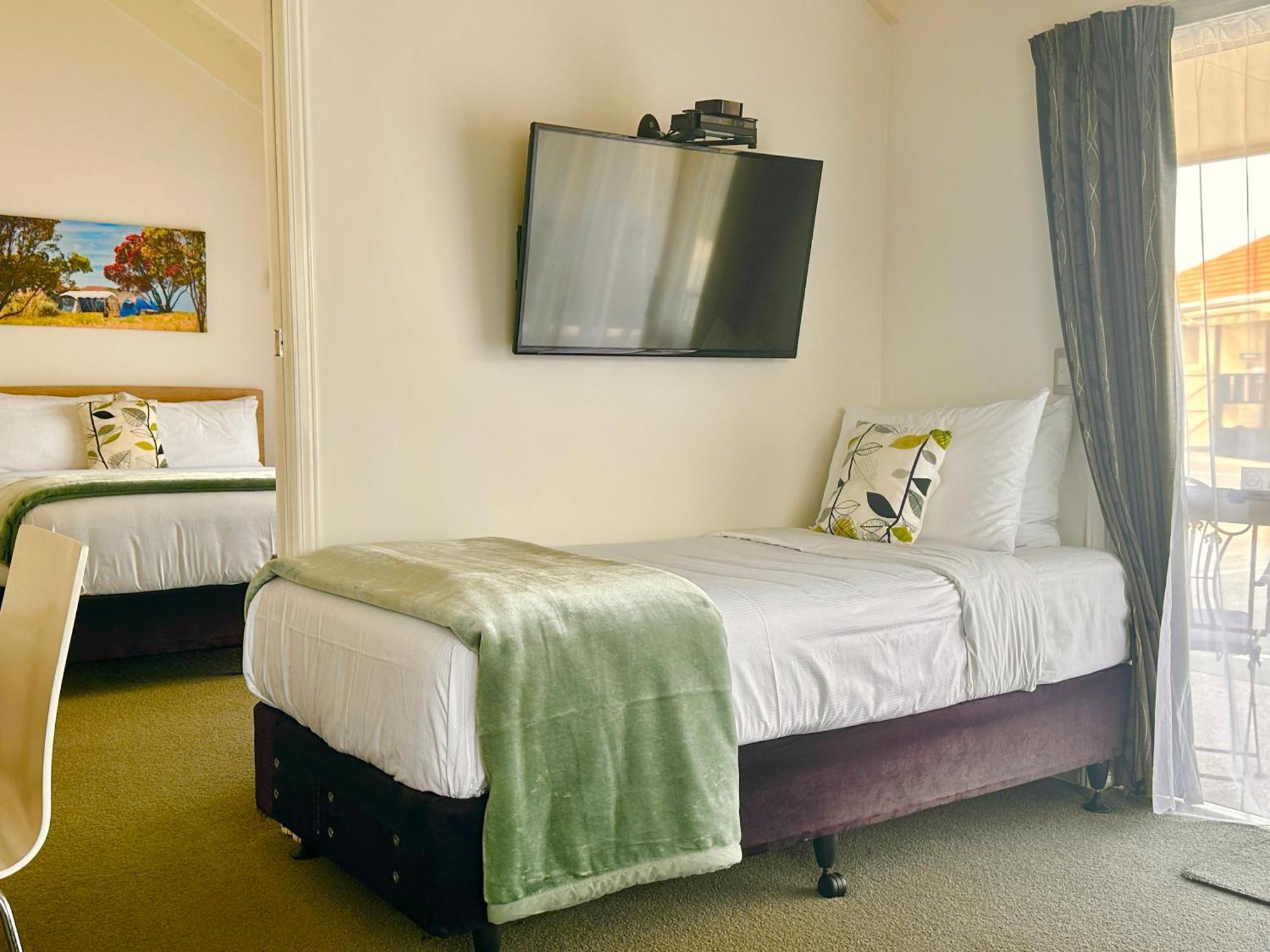 The Olive Motel Coromandel Bagian luar foto