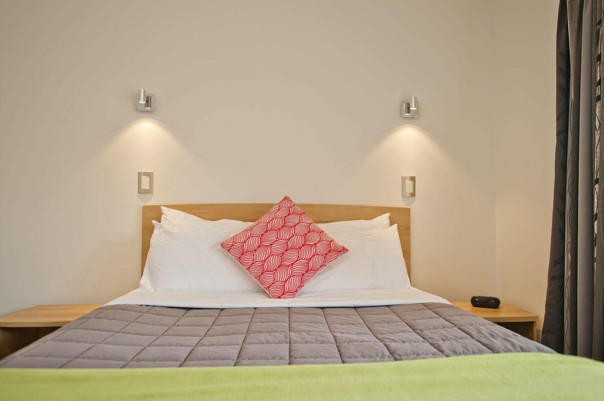The Olive Motel Coromandel Bagian luar foto